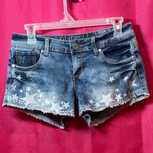 RUE21 STAR JEAN SHORTS SIZE 5/6 - Picture 2 of 9